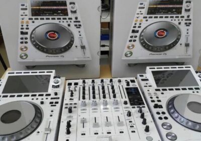 new-Pioneer-CDJ-3000-w-2-and-DJM-900NXS2-W-limited-White